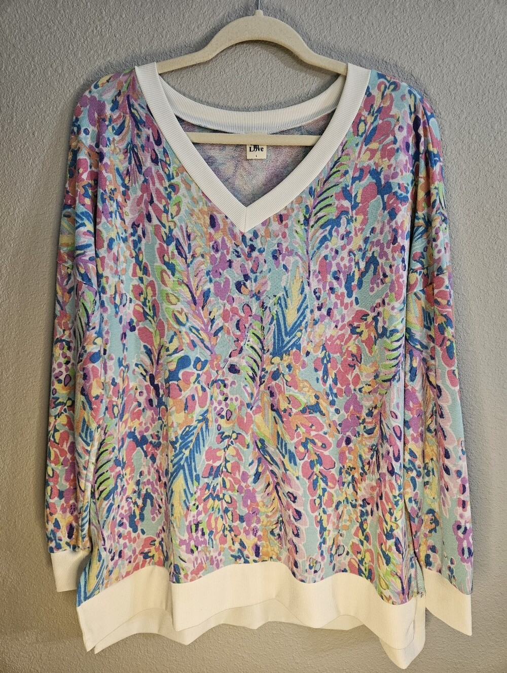 Sew In Love, Size Large, Pastel Floral V-Neck Women's Pullover - Multicolor